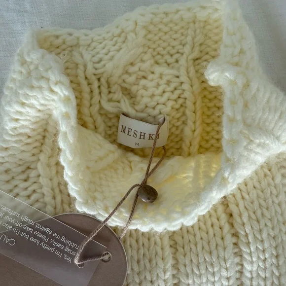 Elegant Cream Sleeveless Sweater - Picture 3 of 4